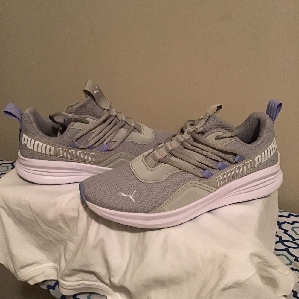 🔥Puma, new condition, barley worn, see photos, super clean, size women’s 8